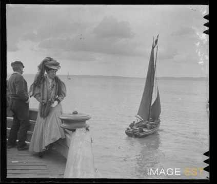 Femme sur un bateau (Le Havre)